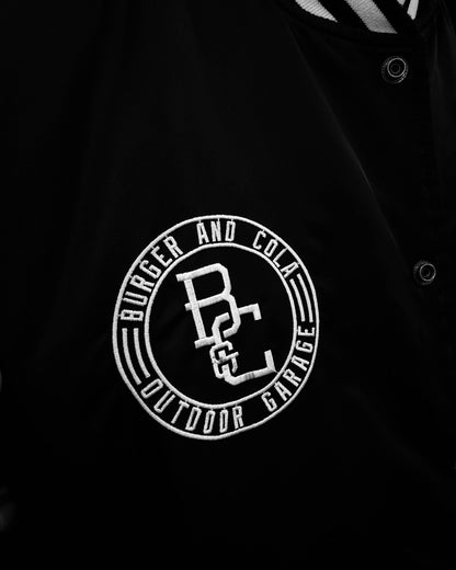 BURGER&COLA B&C STADIUM JKT（スタジャン）背面の丸型ロゴワッペンのアップ