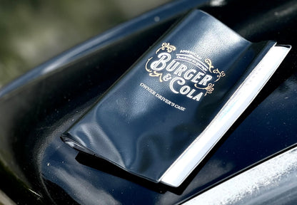 BURGER&COLA OWNER DRIVERS CASE（車検証ケース）車のダッシュボードに置いた使用例