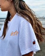 BURGER&COLA JANE S/S Tee（半袖Tシャツ）白Tシャツ胸ロゴと袖ワッペンのアップ