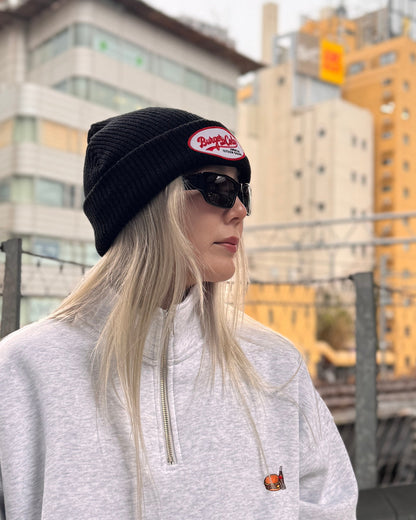 BURGER&COLA B&C OVAL Patch Beanie（ビーニー）黒着用イメージ、横向き