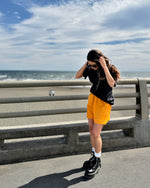 BURGER&COLA B&C LOGO SHORTS【SUMMER EDITION】（ショーツ）着用イメージ、正面（遊歩道）