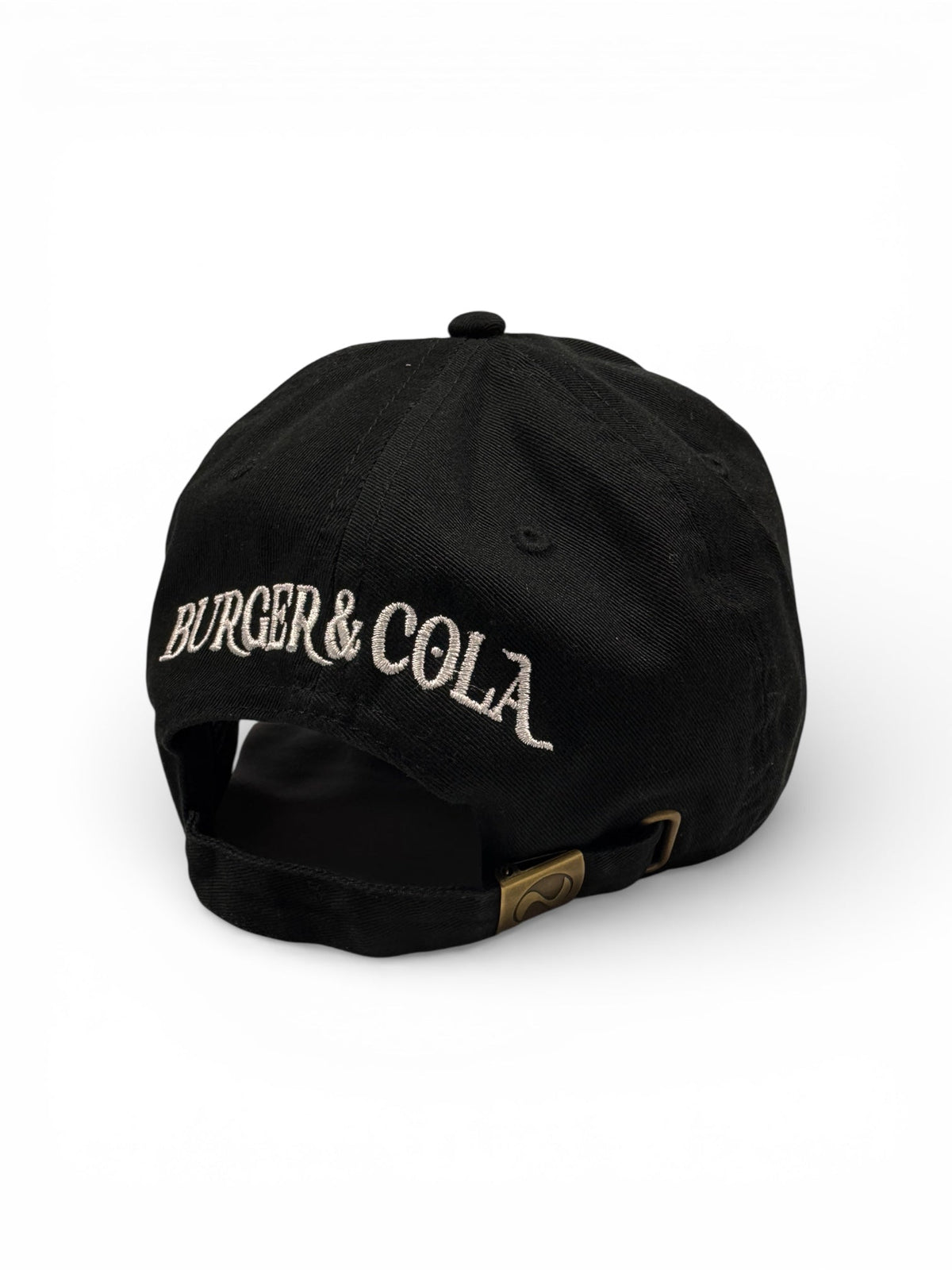 BURGER&COLA B&C LOW CAP（ローキャップ）黒の商品写真、背面ロゴのアップ