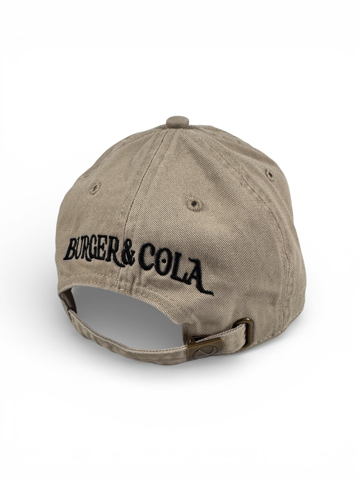 BURGER&COLA B&C LOW CAP（ローキャップ）ベージュの商品写真、背面ロゴのアップ