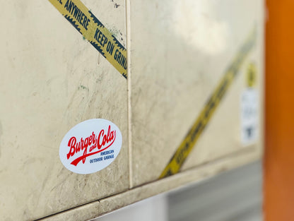 BURGER&COLA B&C OVAL STICKER（ステッカー）屋外の什器に貼った使用例