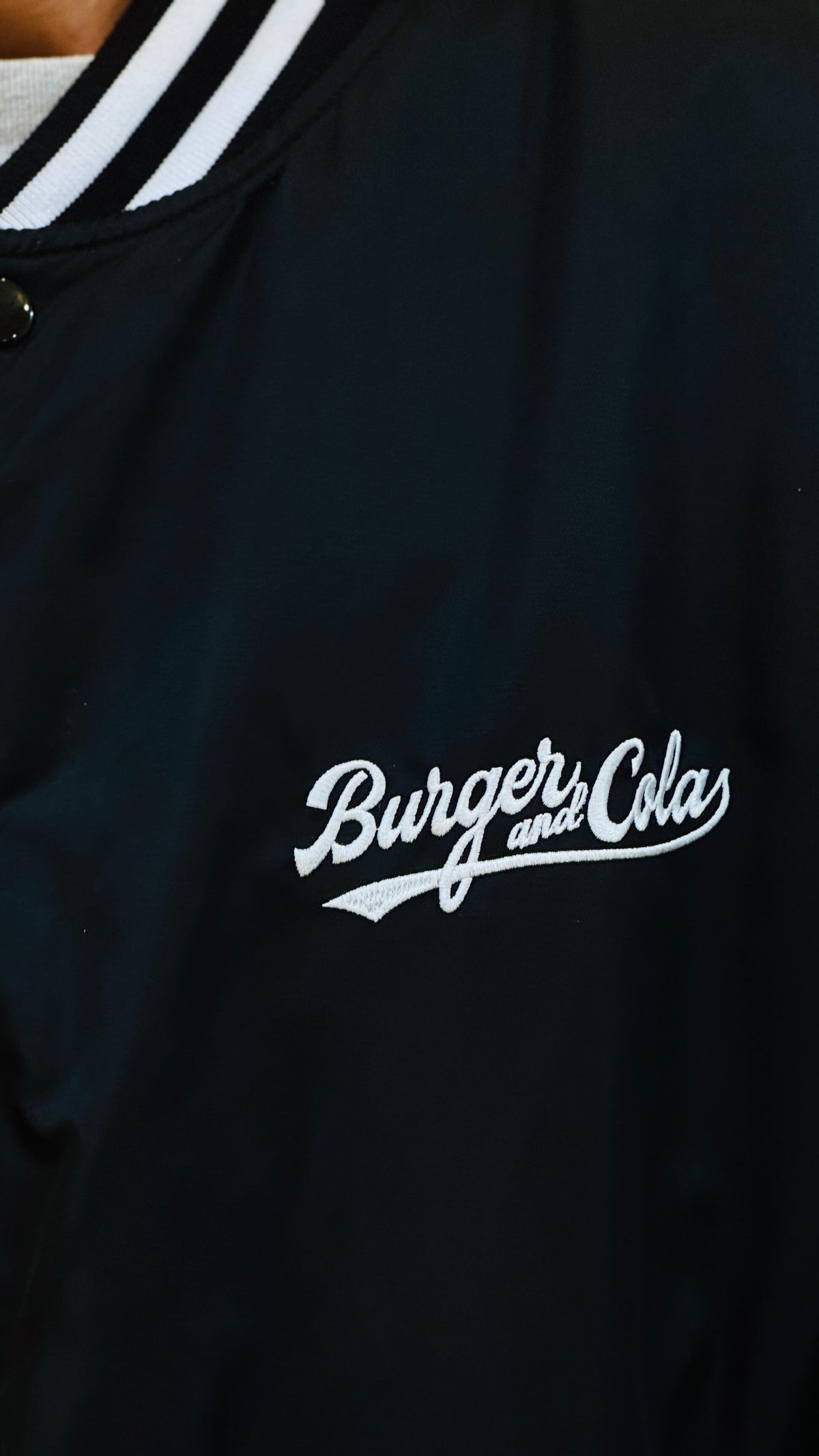 BURGER&COLA B&C STADIUM JKT（スタジャン）胸ロゴのアップ