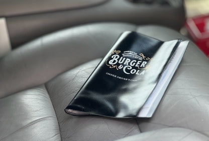 BURGER&COLA OWNER DRIVERS CASE（車検証ケース）車のシートに置いた使用例